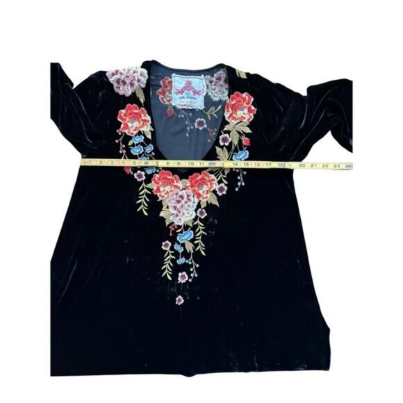 Johnny Was Women's Black Gold Velvet Embroidered Kimono Tunic Top Size large - Picture 5 of 7